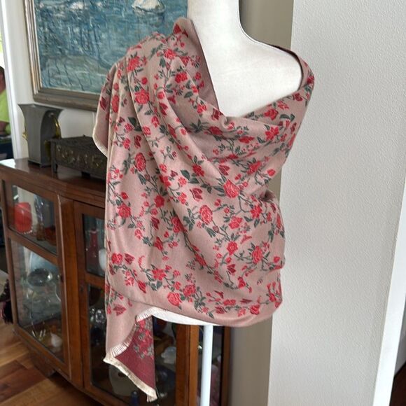 Marcus Adler wrap - Picture 1 of 4